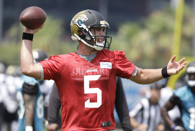 Jacksonville Jaguars quarterback Blake  Bortles throws a pass during an NFL organized team activities football practice in Jacksonville, Fla., Tuesday, May 27, 2014. (AP Photo/John Raoux)