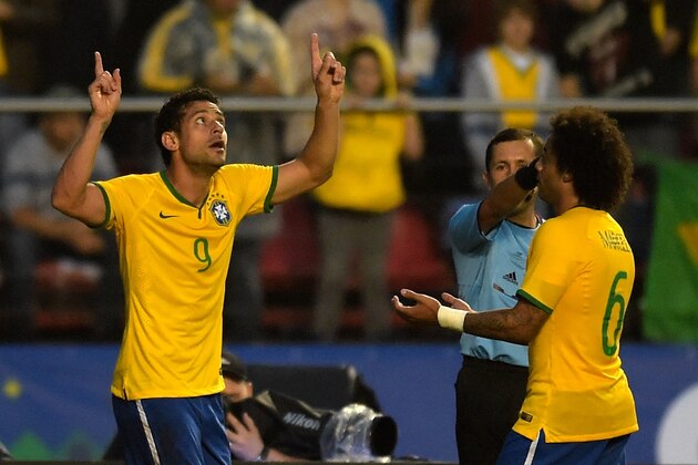SAO PAULO, BRAZIL - JUNE 06:  Fred (L)  of Brazil celebrates with Marcelo  after scoring a goal during the International Friendly Match between Brazil and Serbia at Morumbi Stadium on June 06, 2014 in Sao Paulo, Brazil. (Photo by Buda Mendes/Getty Images)