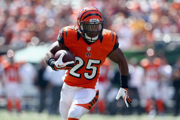 CINCINNATI, OH - SEPTEMBER 22:  Giovani Bernard #25 of the Cincinnati Bengals runs for a touchdown during the NFL game against the Green Bay Packers at Paul Brown Stadium on September 22, 2013 in Cincinnati, Ohio.  (Photo by Andy Lyons/Getty Images)