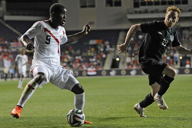 Costa Rica's Joel Campbell (9) drives to the goal as Ireland's Stephen Quinn defends during the second half of an international friendly soccer match on Friday, June 6, 2014, in Chester, Pa. The match ended in a 1-1 tie. (AP Photo/Michael Perez)