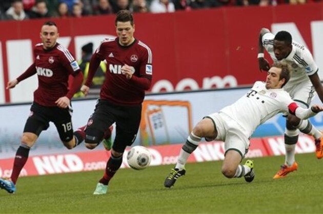 Nuremberg's Daniel Ginczek, second left, and Bayern's Philipp Lahm, second right, challenge for the ball during a match of German first soccer division Bundesliga between 1.FC Nuremberg and Bayern Munich in Nuremberg, Germany, Saturday, Feb. 8, 2014. (AP Photo/Michael Probst) Nuremberg's Daniel Ginczek, second left, and Bayern's Philipp Lahm, second right, challenge for the ball during a match of German first soccer division Bundesliga between 1.FC Nuremberg and Bayern Munich in Nuremberg, Germany, Saturday, Feb. 8, 2014. (AP Photo/Michael Probst)