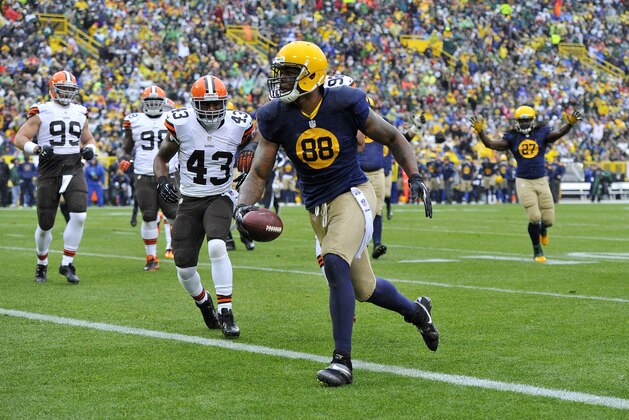 GREEN BAY, WI - OCTOBER 20:  Jermichael Finley #88 of the Green Bay Packers scores on a 10-yard touchdown reception during the first quarter against the Cleveland Browns at Lambeau Field on October 20, 2013 in Green Bay, Wisconsin.  (Photo by Brian Kersey/Getty Images)