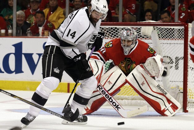 Los Angeles Kings right wing Justin Williams (14) attempts to shoot against Chicago Blackhawks goalie Corey Crawford (50) during the first period in Game 7 of the Western Conference finals in the NHL hockey Stanley Cup playoffs Sunday, June 1, 2014, in Chicago. (AP Photo/Nam Y. Huh)