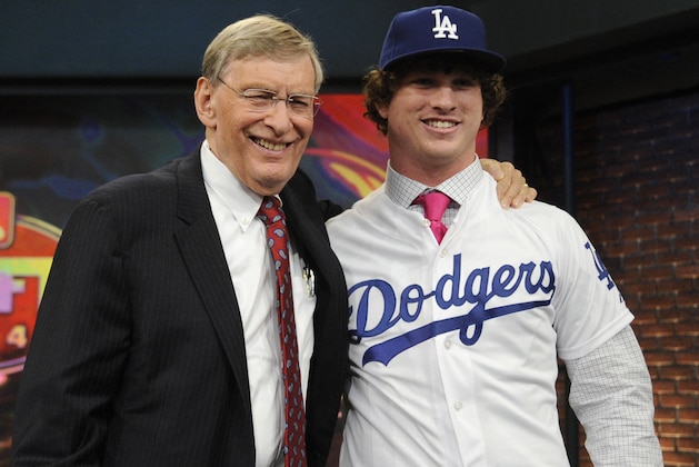 Baseball Commissioner Bud Selig, left, poses with pitcher Grant Holmes from Conway High School in South Carolina at the 2014 MLB baseball draft Thursday, June 5, 2014, in Secaucus, N.J. Holmes was selected by the Los Angeles Dodgers with the 22nd pick in the first round. (AP Photo/Bill Kostroun)