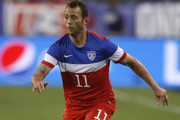 U.S. midfielder Brad Davis (11) carries the ball against Mexico during the second half of an international friendly soccer match Wednesday, April 2, 2014, in Glendale, Ariz. The game ended in a 2-2 draw. (AP Photo/Rock Scuteri)