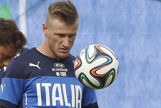 Italy defender Ignazio Abate looks the ball as he controls its during a training session of Italy in Mangaratiba, Brazil, Saturday, June 7, 2014. Italy play in group D of the 2014 soccer World Cup. (AP Photo/Antonio Calanni)