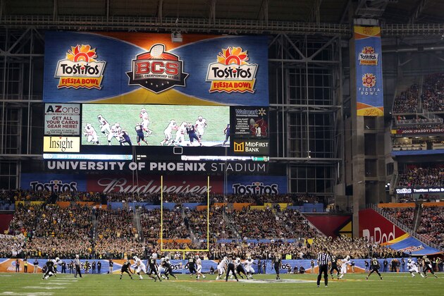 GLENDALE, AZ - JANUARY 01:  The UCF Knights and the Baylor Bears play during the Tostitos Fiesta Bowl at University of Phoenix Stadium on January 1, 2014 in Glendale, Arizona.  (Photo by Christian Petersen/Getty Images)