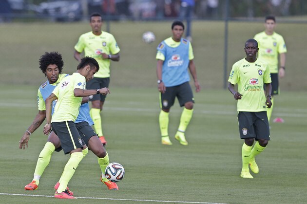 Brazil's Neymar, front, and Dante battle for a ball during a training session of the Brazilian national soccer team, at the Granja Comary training center in Teresopolis, Brazil, Sunday, June 8, 2014. Brazil plays in group A of the 2014 soccer World Cup. (AP Photo/Andre Penner)
