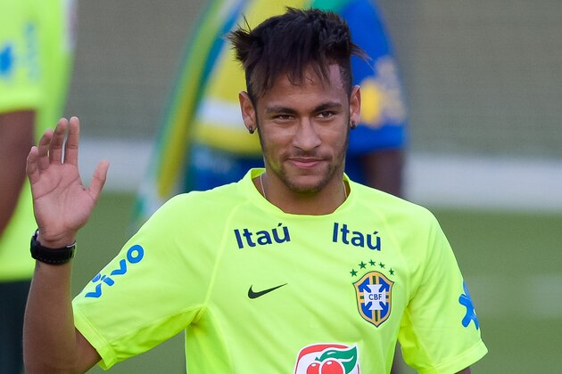 TERESOPOLIS, BRAZIL - JUNE 08: Neymar gestures during a training session of the Brazilian national football team at the squad's Granja Comary training complex, in Teresopolis, 90 km from downtown Rio de Janeiro on June 08, 2014 in Teresopolis, Brazil. (Photo by Buda Mendes/Getty Images)