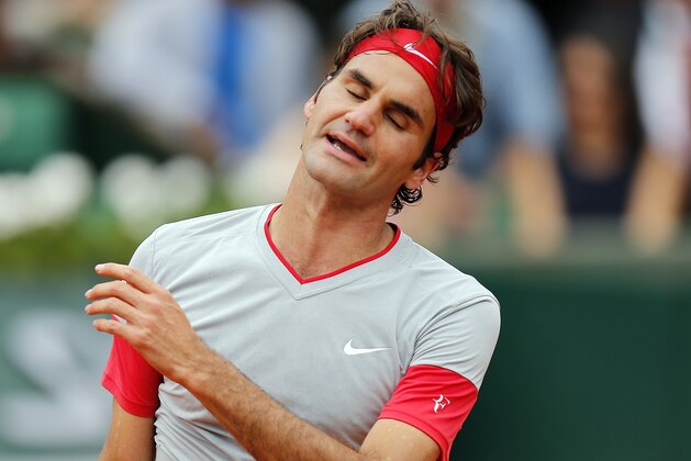 Switzerland's Roger Federer reacts as he plays Latvia's Ernests Gulbis during their fourth round match of  the French Open tennis tournament at the Roland Garros stadium, in Paris, France, Sunday, June 1, 2014. (AP Photo/David Vincent)