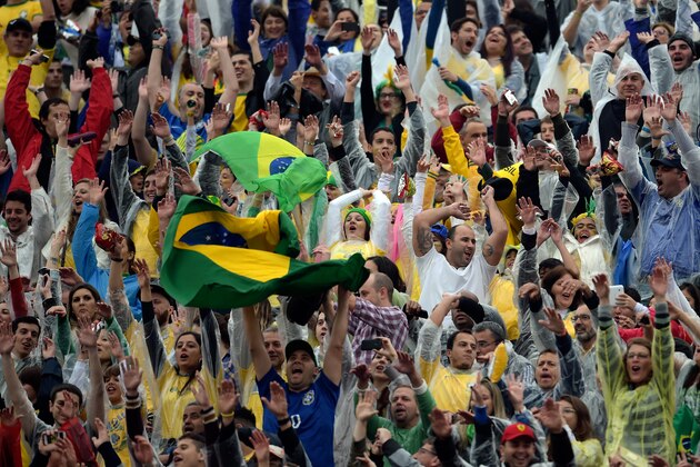 SAO PAULO, BRAZIL - JUNE 06:  Fans of Brazil celebrate during the International Friendly Match between Brazil and Serbia at Morumbi Stadium on June 06, 2014 in Sao Paulo, Brazil.  (Photo by Buda Mendes/Getty Images)