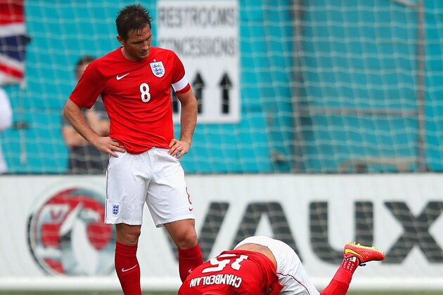 MIAMI GARDENS, FL - JUNE 04:  Frank Lampard of England checks on injured Alex Oxlade-Chamberlain of England as he goes dowh during the International friendly match between England and Ecuador at Sun Life Stadium on June 4, 2014 in Miami Gardens, Florida.  (Photo by Richard Heathcote/Getty Images)