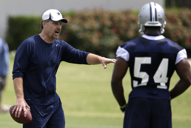 Dallas Cowboys linebackers coach Matt Eberflus instructs Bruce Carter and others as they run drills during an NFL football organized team activity, Monday, June 2, 2014, in Irving, Texas. (AP Photo/Tony Gutierrez)