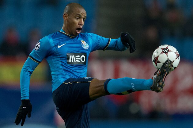 MADRID, SPAIN - DECEMBER 11:  Fernando Reges (L) of FC Porto controls the ball during the UEFA Champions League Group G match at Vicente Calderon Stadium on December 11, 2013 in Madrid, Spain.  (Photo by Gonzalo Arroyo Moreno/Getty Images)