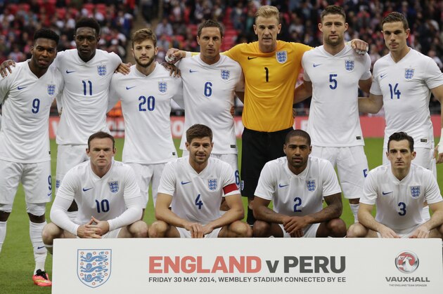 England national soccer team players pose for a group photograph before the international friendly soccer match between England and Peru at Wembley Stadium in London, Friday, May 30, 2014.  Pictured are, back row from left, Daniel Sturridge, Danny Welbeck, Adam Lallana, Phil Jagielka, goalkeeper Joe Hart, Gary Cahill, Jordan Henderson and front row, from left, Wayne Rooney, Steven Gerrard, Glen Johnson and Leighton Baines.  (AP Photo/Matt Dunham)