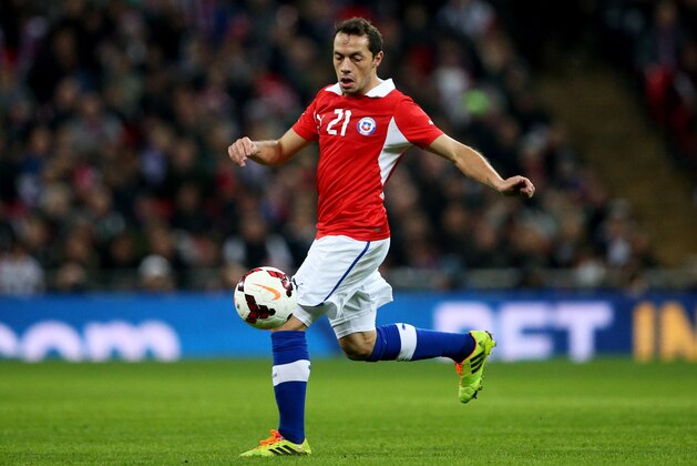 LONDON, ENGLAND - NOVEMBER 15:  Marcelo Diaz of Chile in action during the international friendly match between England and Chile at Wembley Stadium on November 15, 2013 in London, England.  (Photo by Clive Brunskill/Getty Images)
