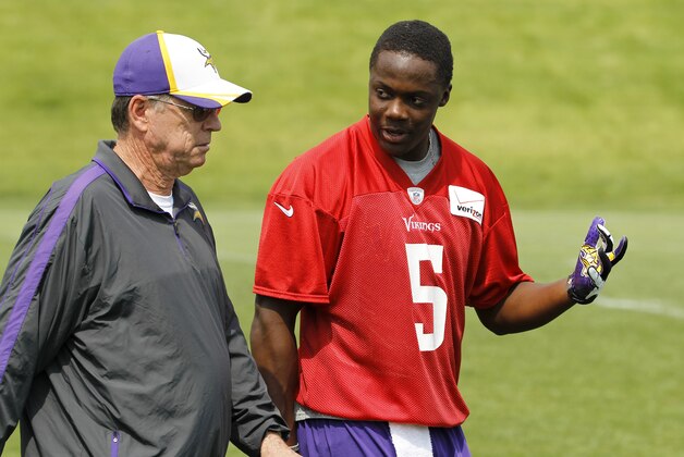 Minnesota Vikings quarterback Teddy Bridgewater (5) talks with offensive coordinator Norv Turner during an NFL organized training activity in Eden Prairie, Minn., Wednesday, June 11, 2014. (AP Photo/Ann Heisenfelt)
