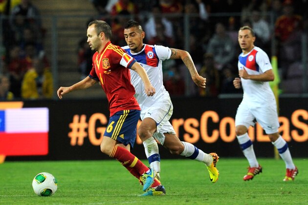GENEVA, SWITZERLAND - SEPTEMBER 10:  Andres Iniesta of Spain and Arturo Vidal of Chile in action during the Spain v Chile international friendly at Stade de Geneve on September 10, 2013 in Geneva, Switzerland.  (Photo by Harold Cunningham/Getty Images)