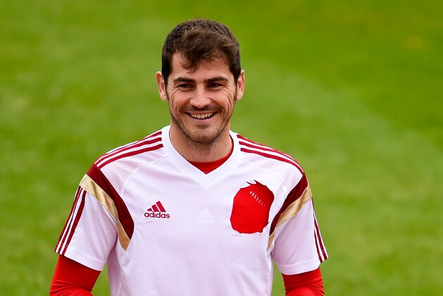 CURITIBA, BRAZIL - JUNE 10:  Iker Casillas of Spain looks on during a Spain training session at the Centro de Entrenamiento do Caju on June 10, 2014 in Curitiba, Brazil.  (Photo by David Ramos/Getty Images)