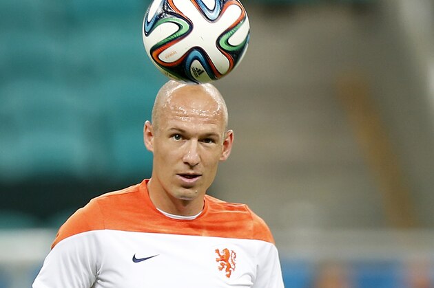 Netherlands' Arjen Robben during a training session the day before the group B World Cup soccer match between Spain and the Netherlands at the Arena Ponte Nova in Salvador, Brazil, Thursday, June 12, 2014. (AP Photo/Wong Maye-E)