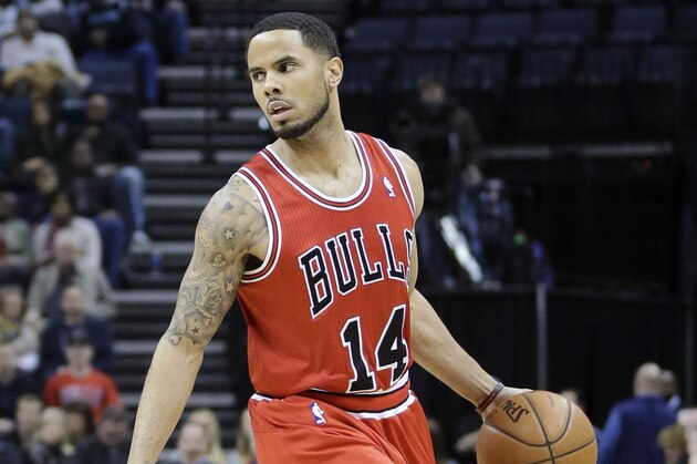 Chicago Bulls guard D.J. Augustin dribbles the ball in the first half of an NBA basketball game against the Memphis Grizzlies in Memphis, Tenn., Monday, Dec. 30, 2013. (AP Photo/Danny Johnston)