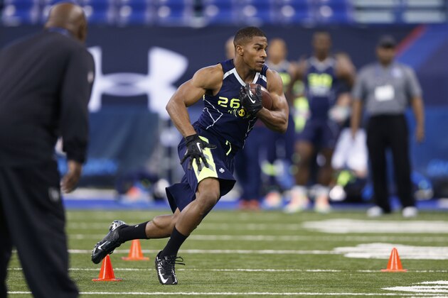 INDIANAPOLIS, IN - FEBRUARY 23: Former Washington running back Bishop Sankey works out during the 2014 NFL Combine at Lucas Oil Stadium on February 23, 2014 in Indianapolis, Indiana. (Photo by Joe Robbins/Getty Images)