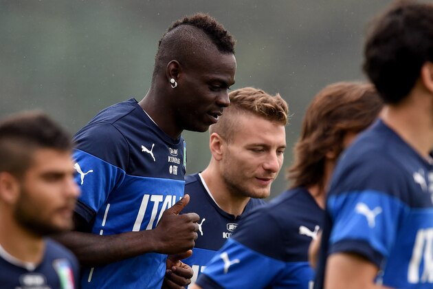 RIO DE JANEIRO, BRAZIL - JUNE 10:  Mario Balotelli and Ciro Immobile (R) of Italy during a training session on June 10, 2014 in Rio de Janeiro, Brazil.  (Photo by Claudio Villa/Getty Images)