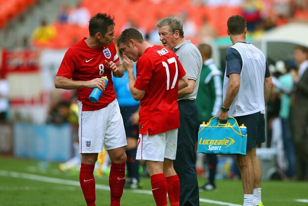 MIAMI GARDENS, FL - JUNE 04: Roy Hodgson, Manager of England speaks Frank Lampard and James Milner of England as they take a drink during the International friendly match between England and Ecuador at Sun Life Stadium on June 4, 2014 in Miami Gardens, Florida. (Photo by Richard Heathcote/Getty Images) MIAMI GARDENS, FL - JUNE 04: Roy Hodgson, Manager of England speaks Frank Lampard and James Milner of England as they take a drink during the International friendly match between England and Ecuador at Sun Life Stadium on June 4, 2014 in Miami Gardens, Florida. (Photo by Richard Heathcote/Getty Images)
