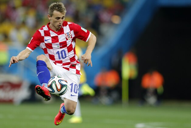 Croatia's Luka Modric controls the ball during the group A World Cup soccer match against Brazil in the opening game of the tournament, at Itaquerao Stadium in Sao Paulo, Brazil, Thursday, June 12, 2014. Brazil won 3-1. (AP Photo/Frank Augstein)