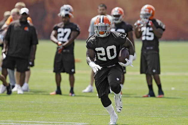 Cleveland Browns running back Terrance West runs the ball during organized team activities at the NFL football team's facility in Berea, Ohio Tuesday, June 3, 2014. (AP Photo/Mark Duncan)