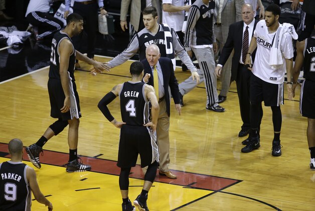 San Antonio Spurs head coach Gregg Popovich talks to San Antonio Spurs guard Danny Green (4) during a time out in the first half in Game 4 of the NBA basketball finals against the Miami Heat, Thursday, June 12, 2014, in Miami. (AP Photo/Wilfredo Lee)
