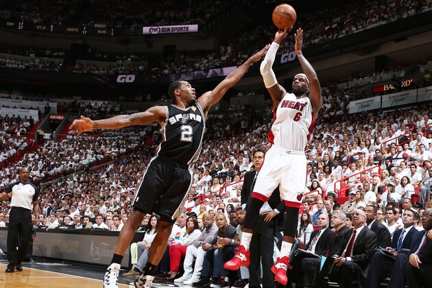 MIAMI, FL - JUNE 12: LeBron James #6 of the Miami Heat shoots against Kawhi Leonard #2 of the San Antonio Spurs during Game Four of the 2014 NBA Finals at American Airlines Arena in Miami, Florida on June 12, 2014.  NOTE TO USER: User expressly acknowledges and agrees that, by downloading and or using this photograph, User is consenting to the terms and conditions of the Getty Images License Agreement. Mandatory Copyright Notice: Copyright 2014 NBAE  (Photo by Nathaniel S. Butler/NBAE via Getty Images)