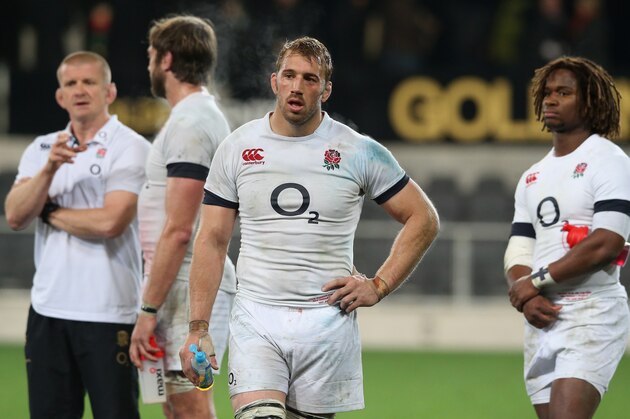 DUNEDIN, NEW ZEALAND - JUNE 14:  Chris Robshaw, the England captain, looks dejected after his teams defeat during the International Test Match between the New Zealand All Blacks and England at Forsyth Barr Stadium on June 14, 2014 in Dunedin, New Zealand.  (Photo by David Rogers/Getty Images)
