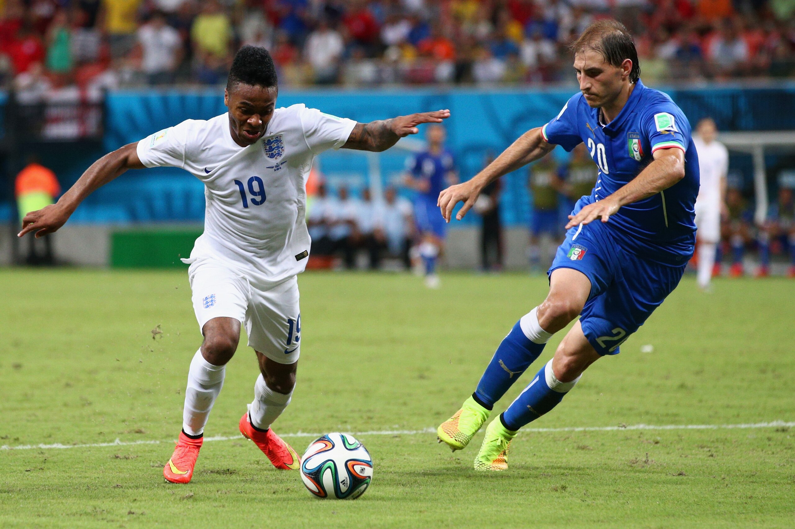 MANAUS, BRAZIL - JUNE 14: Raheem Sterling of England controls the ball against Gabriel Paletta of Italy during the 2014 FIFA World Cup Brazil Group D match between England and Italy at Arena Amazonia on June 14, 2014 in Manaus, Brazil.  (Photo by Adam Pretty/Getty Images)