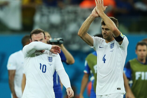 MANAUS, BRAZIL - JUNE 14: Steven Gerrard of England (R) acknowledges the fans as Wayne Rooney looks on after being defeated by Italy 2-1 during the 2014 FIFA World Cup Brazil Group D match between England and Italy at Arena Amazonia on June 14, 2014 in Manaus, Brazil.  (Photo by Richard Heathcote/Getty Images)