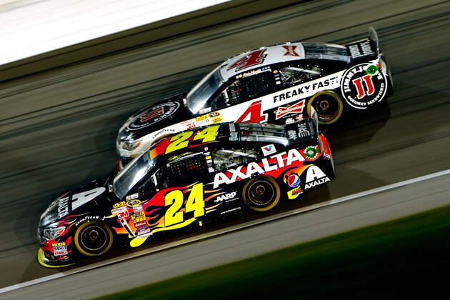 KANSAS CITY, KS - MAY 10:  Jeff Gordon, driver of the #24 Axalta Coatings Chevrolet, races Kevin Harvick, driver of the #4 Jimmy John's Chevrolet, during the NASCAR Sprint Cup Series 5-Hour Energy 400 at Kansas Speedway on May 10, 2014 in Kansas City, Kansas.  (Photo by Kyle Rivas/Getty Images)
