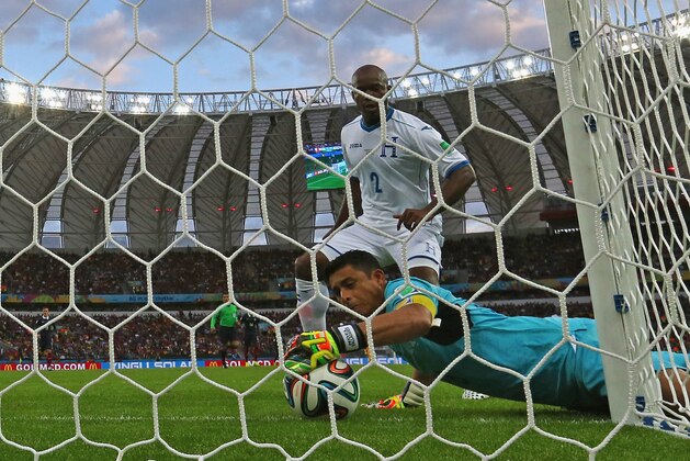 PORTO ALEGRE, BRAZIL - JUNE 15: Goalkeeper Noel Valladares of Honduras scores an own goal, France's second, as he fumbles the ball over the line during the 2014 FIFA World Cup Brazil Group E match between France and Honduras at Estadio Beira-Rio on June 15, 2014 in Porto Alegre, Brazil. (Photo by Quinn Rooney/Getty Images)