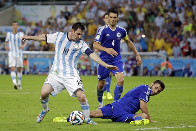 Argentina's Lionel Messi, left, in action during the group F World Cup soccer match between Argentina and Bosnia at the Maracana Stadium in Rio de Janeiro, Brazil, Sunday, June 15, 2014.  (AP Photo/Felipe Dana)