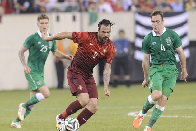 Portugal's Hugo Almeida (9) controls the ball between Republic of Ireland's Jeff Hendrick, left, and Richard Keogh, right, during the first half of an international friendly soccer match Tuesday, June 10, 2014, in East Rutherford, N.J. (AP Photo/Bill Kostroun)