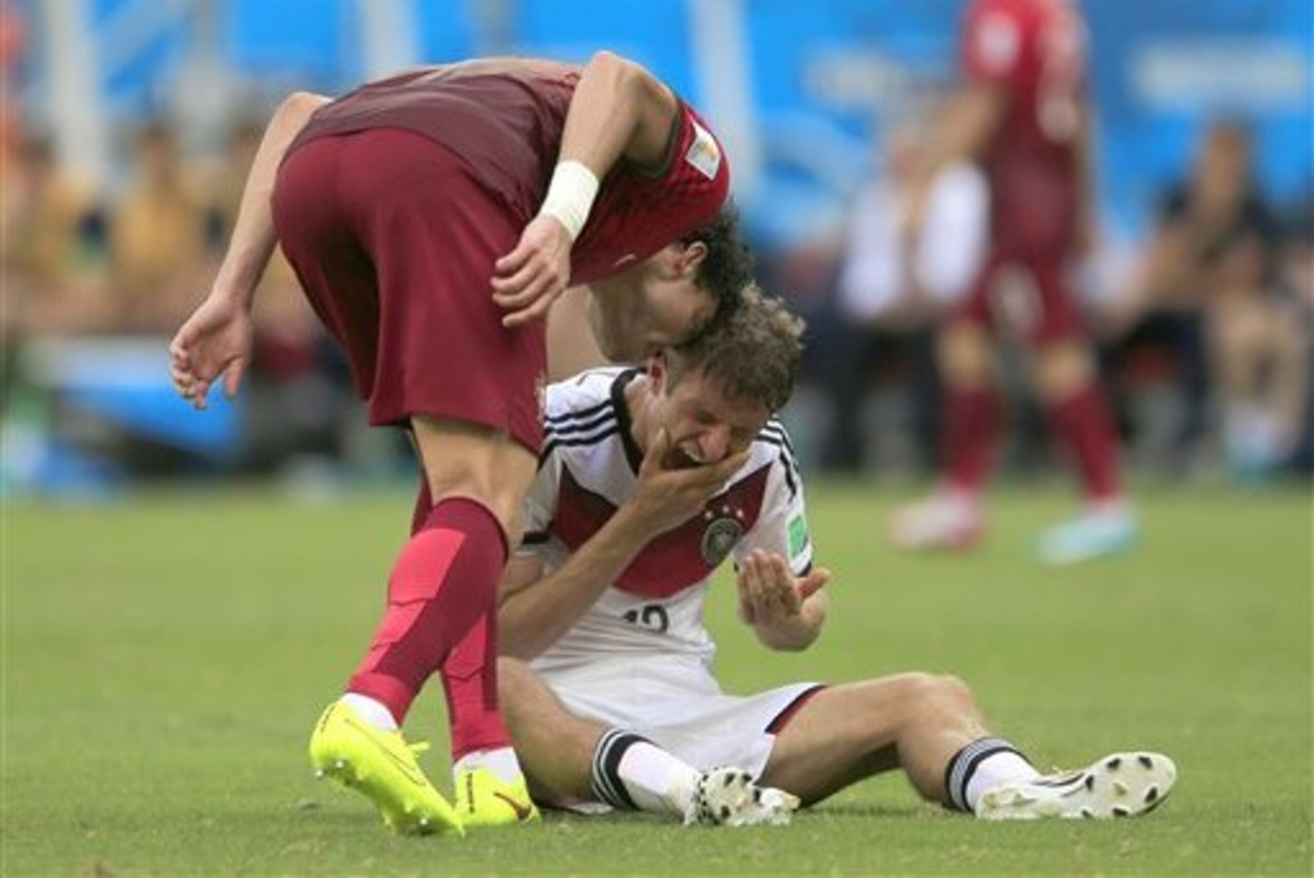 Portugal's Pepe , left, puts his head on Germany's Thomas Mueller during the group G World Cup soccer match between Germany and Portugal at the Arena Fonte Nova in Salvador, Brazil, Monday, June 16, 2014.  Pepe was red carded after this.  (AP Photo/Bernat Armangue)