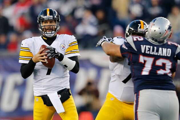 FOXBORO, MA - NOVEMBER 3: Ben Roethlisberger #7 of the Pittsburgh Steelers prepares to throw during a game with the New England Patriots in the 1st half at Gillette Stadium on November 3, 2013 in Foxboro, Massachusetts. (Photo by Jim Rogash/Getty Images)