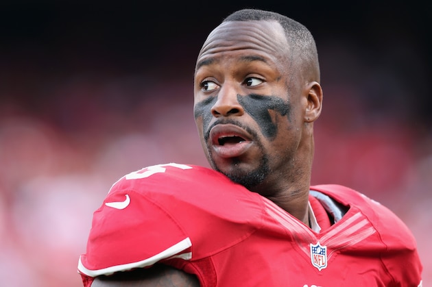 SAN FRANCISCO, CA - OCTOBER 06:  Tight end Vernon Davis #85 of the San Francisco 49ers looks on against the Houston Texans at Candlestick Park on October 6, 2013 in San Francisco, California.  (Photo by Jeff Gross/Getty Images)