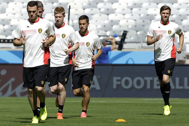 Belgium’s Thomas Vermaelen,  from left to right, Toby Alderweireld, Kevin De Bruyne, Eden Hazard and Nicolas Lombaerts, run during a training session at the Mineirao Stadium in Belo Horizonte, Brazil, Monday, June 16, 2014.  Belgium will play in group H of the Brazil 2014 soccer World Cup.  (AP Photo/Bruno Magalhaes)