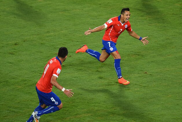 CUIABA, BRAZIL - JUNE 13:  Alexis Sanchez of Chile (R) celebrates scoring the team's first goal with Mauricio Isla during the 2014 FIFA World Cup Brazil Group B match between Chile and Australia at Arena Pantanal on June 13, 2014 in Cuiaba, Brazil.  (Photo by Stu Forster/Getty Images)