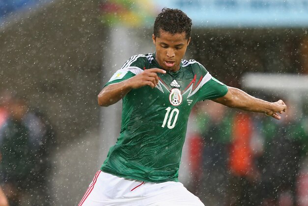 NATAL, BRAZIL - JUNE 13:  Giovani dos Santos cotnrols the ball during the 2014 FIFA World Cup Brazil Group A match between Mexico and Cameroon at Estadio das Dunas on June 13, 2014 in Natal, Brazil.  (Photo by Jamie Squire/Getty Images)