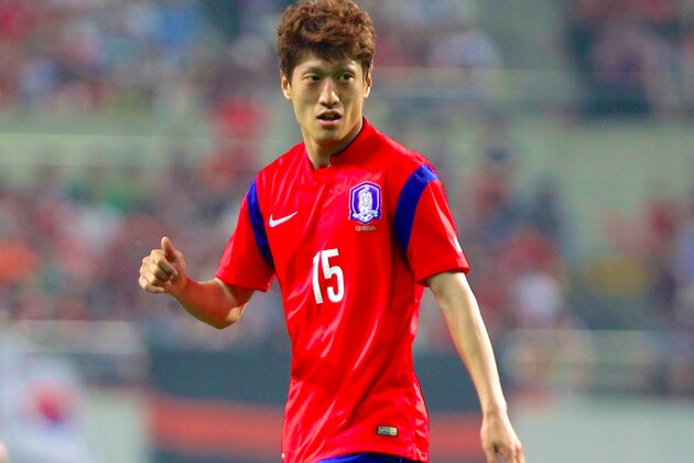 SEOUL, SOUTH KOREA - MAY 28:  Lee Chung-Yong of South Korea in action during international friendly match between South Korea and Tunisia at Seoul World Cup Stadium on May 28, 2014 in Seoul, South Korea.  (Photo by Chung Sung-Jun/Getty Images)
