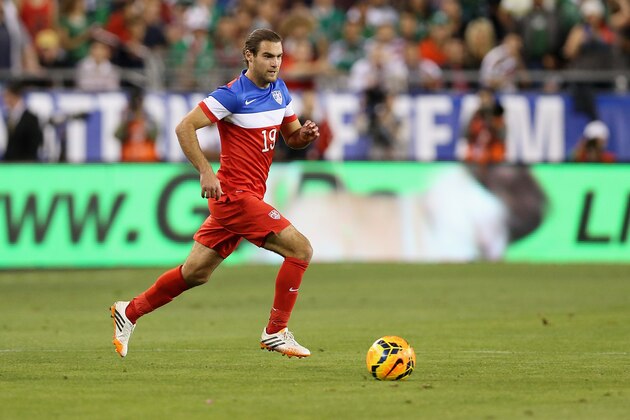 GLENDALE, AZ - APRIL 02:  Graham Zusi #19 of USA controls the ball during the International Friendly against Mexico at University of Phoenix Stadium on April 2, 2014 in Glendale, Arizona. Mexico and USA played to a 2-2 tie.  (Photo by Christian Petersen/Getty Images)