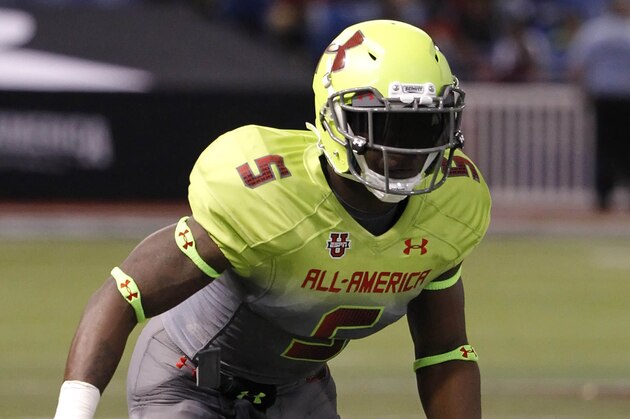 Jan 2, 2014; St. Petersburg, FL, USA; Team Nitro corner back Jabrill Peppers (5) rushes during the first half in the Under Armour All America football game at Tropicana Field. Mandatory Credit: Kim Klement-USA TODAY Sports