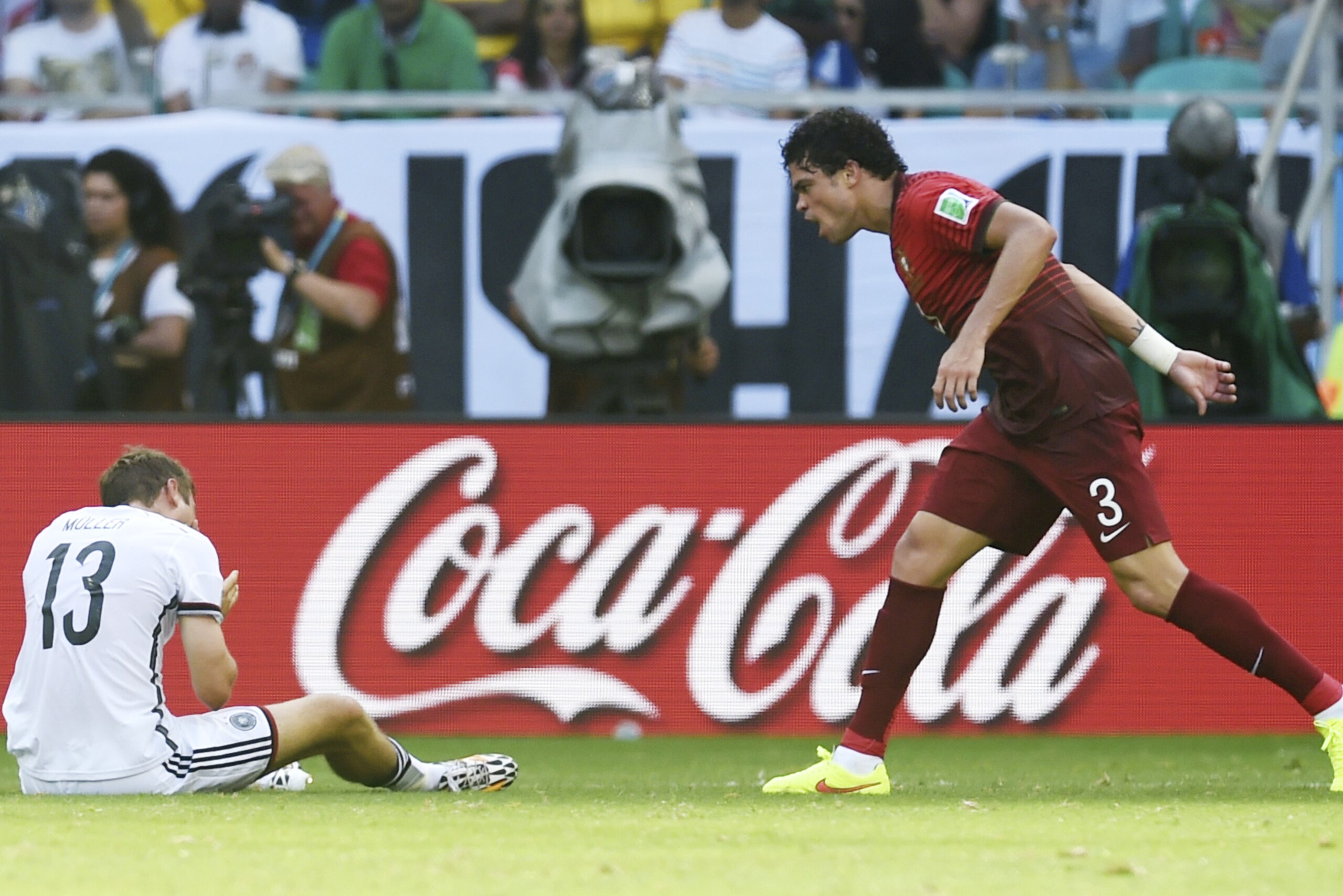 Portugal's Pepe, right, yells at Germany's Thomas Mueller during the group G World Cup soccer match between Germany and Portugal at the Arena Fonte Nova in Salvador, Brazil, Monday, June 16, 2014.  (AP Photo/Paulo Duarte)