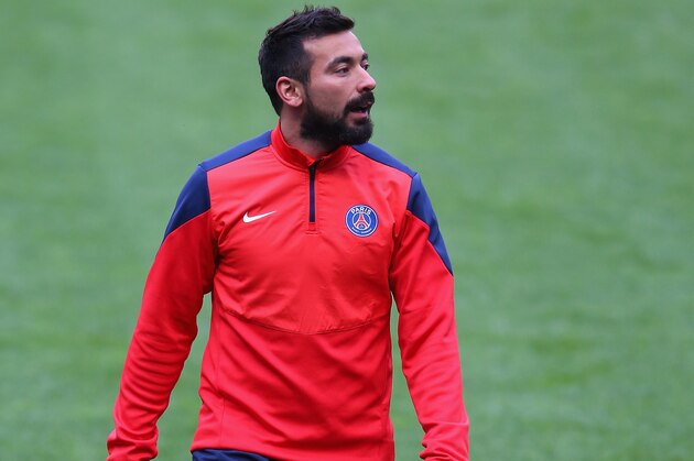 LONDON, ENGLAND - APRIL 07:  Ezequiel Lavezzi of PSG looks on in a training session at Stamford Bridge on April 7, 2014 in London, England.  (Photo by Julian Finney/Getty Images)